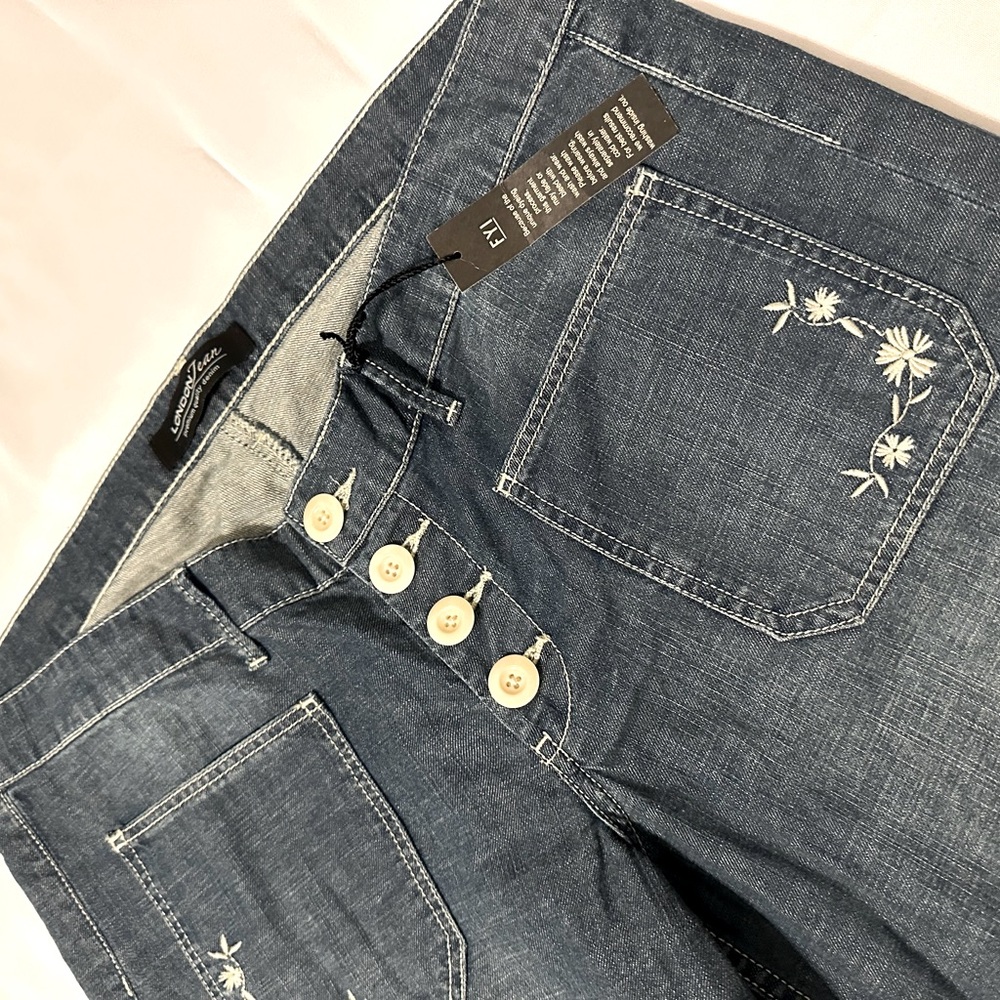NWT Victoria’s Secret vintage London Jean with embroidered pockets!